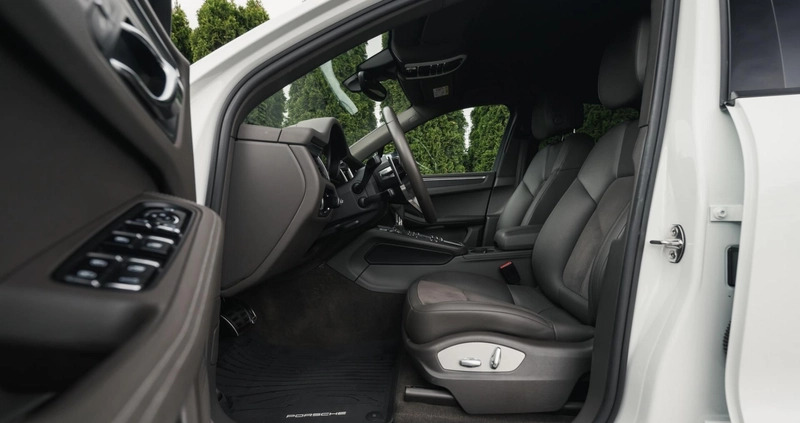 Porsche Macan cena 161990 przebieg: 111600, rok produkcji 2017 z Radków małe 742